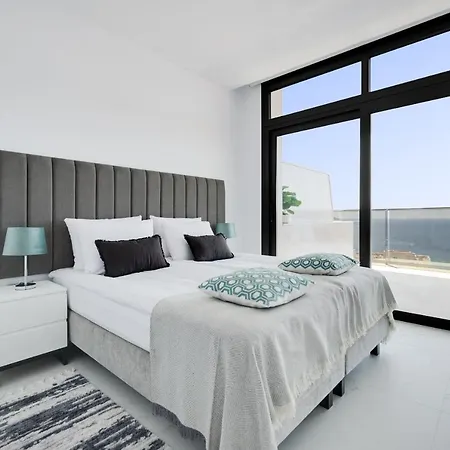 Sunset Cliffs Retreat By Costa Activa Breathtaking Sea Views & Steps To The Beach Apartment